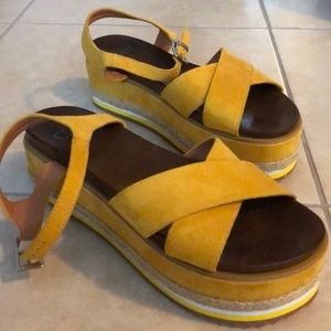 SHOES IN EXCELLENT CONDITION. NEVER USED